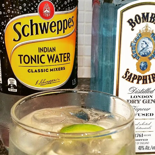 Bombay Sapphire brugt i en gin og tonic.